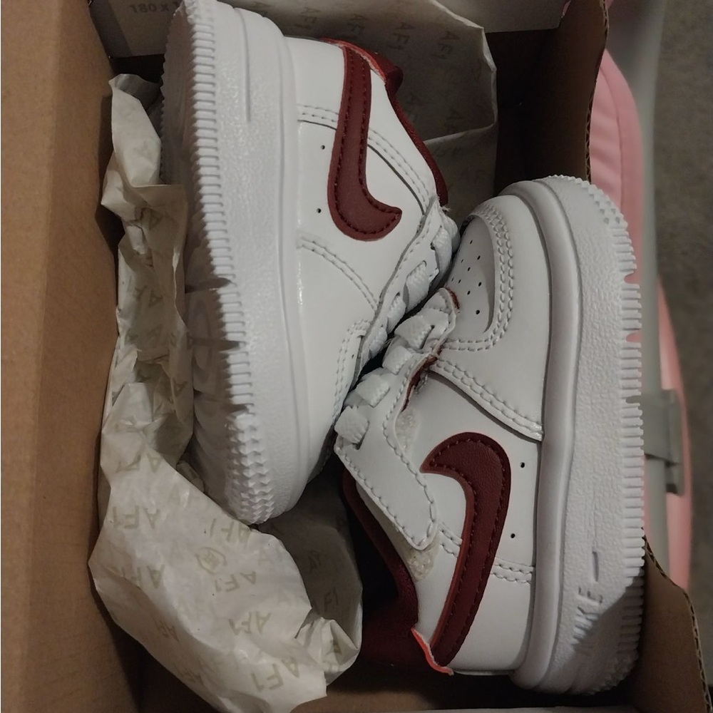 Hard bottoms sneakers